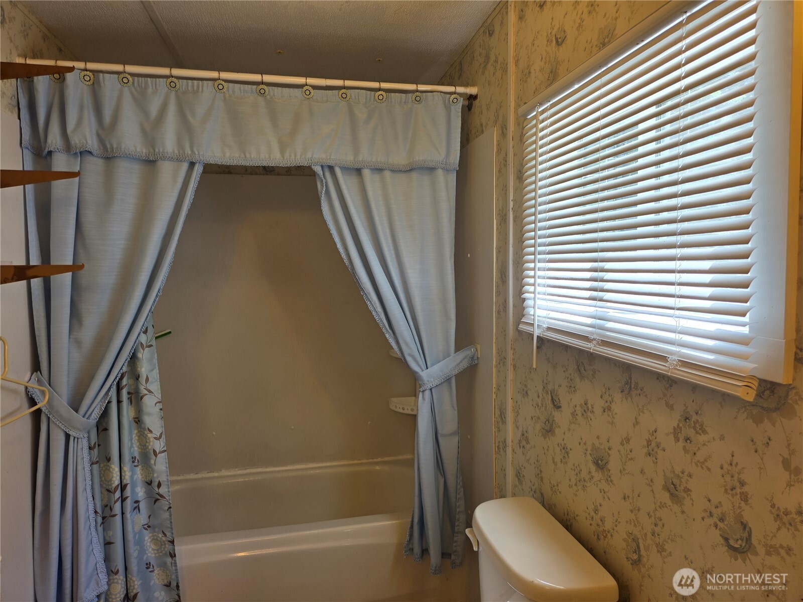 801 Division Avenue Property Photo 20