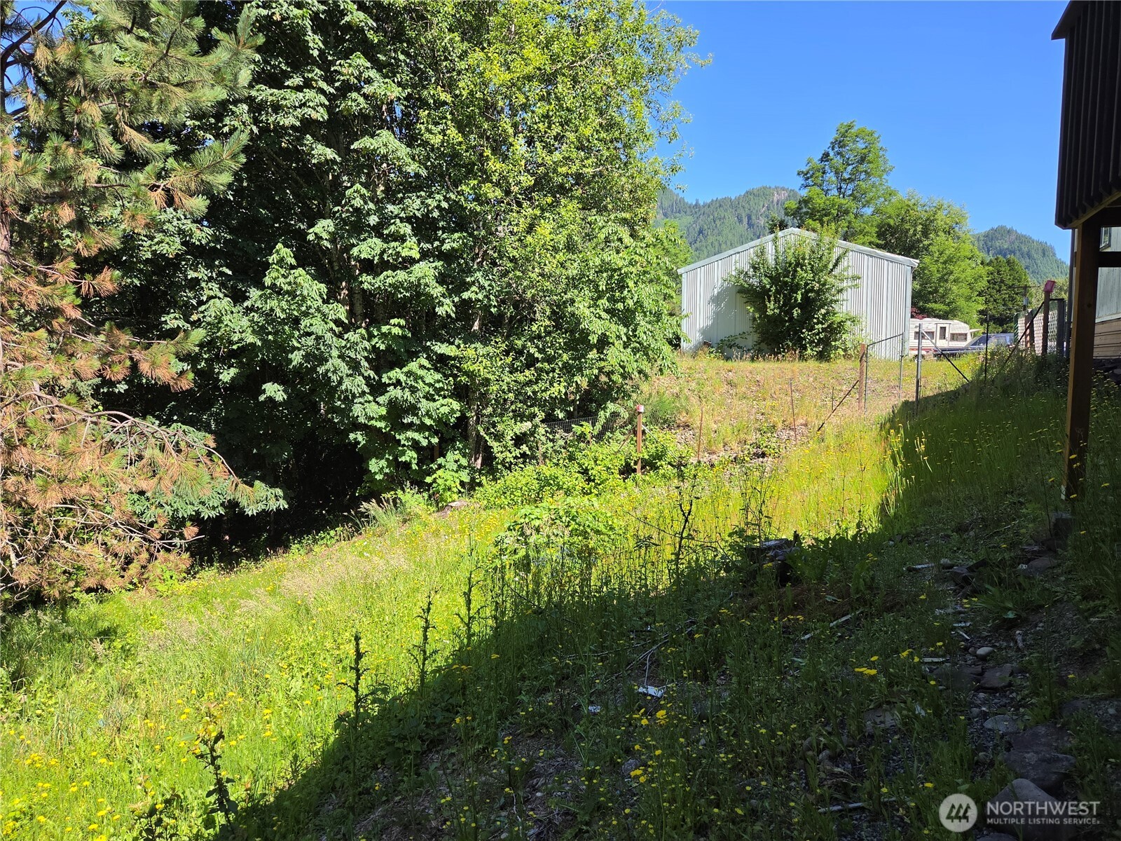 801 Division Avenue Property Photo 23