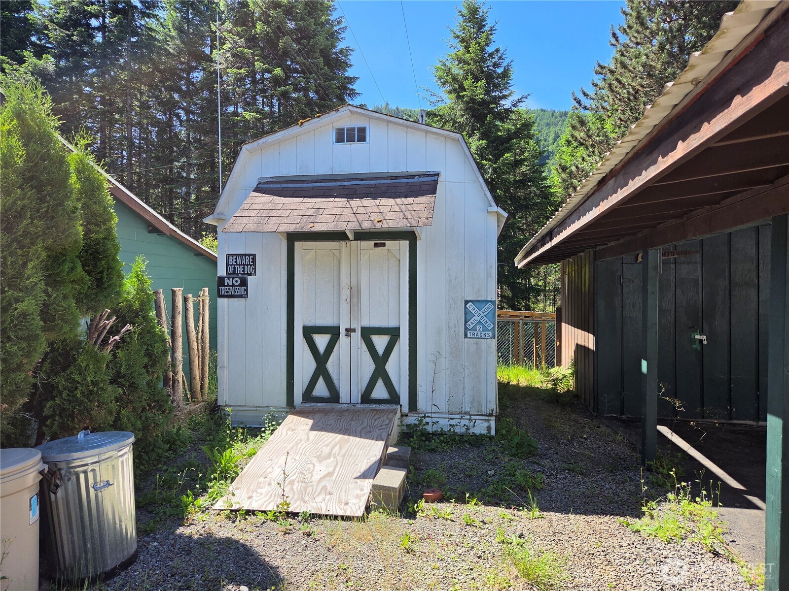 801 Division Avenue Property Photo 28