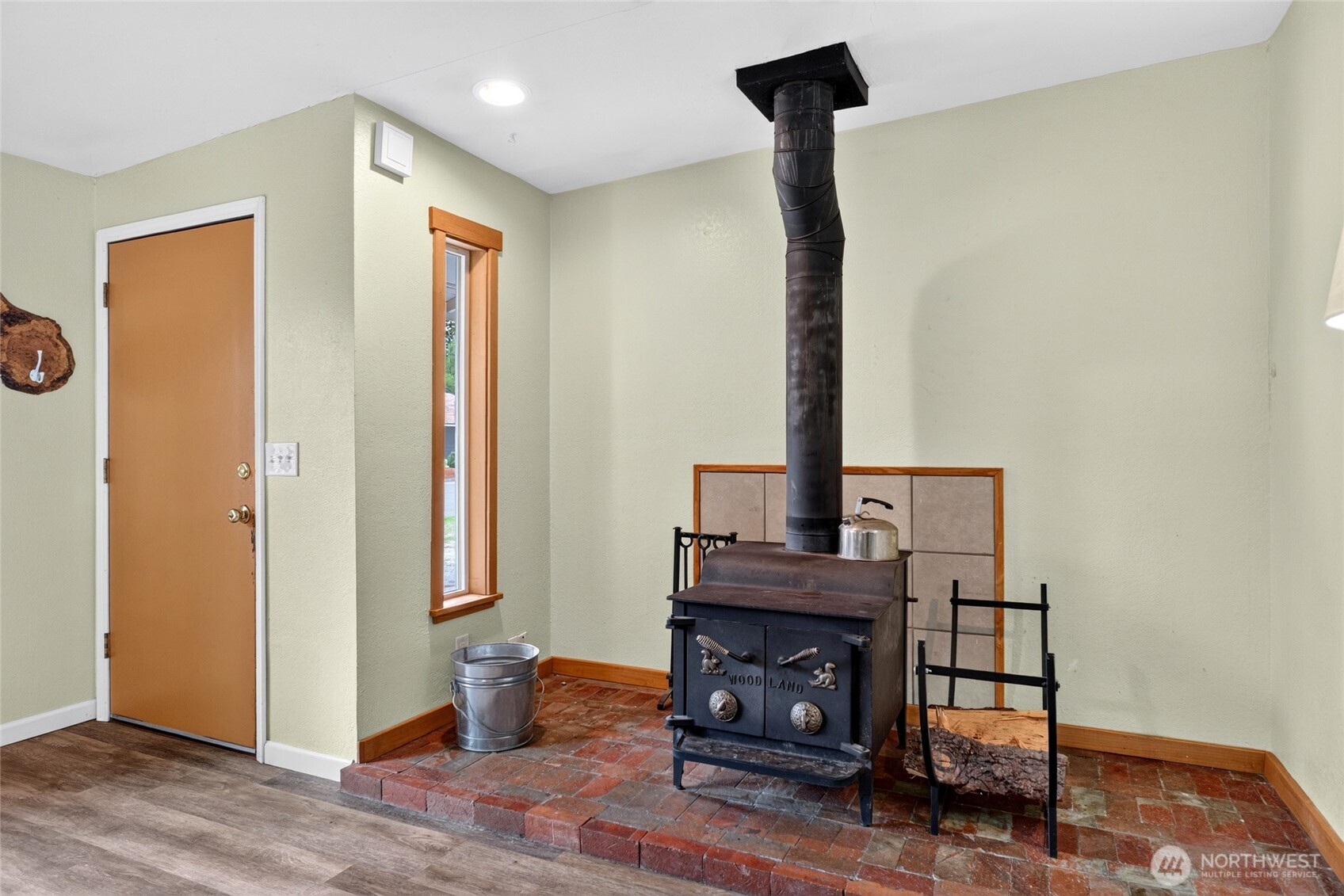 210 N Street Property Photo 8