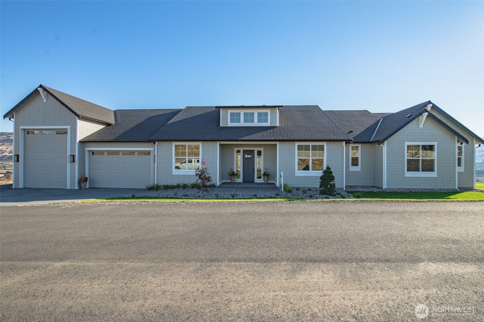 114 S Valiant Drive Property Photo 3