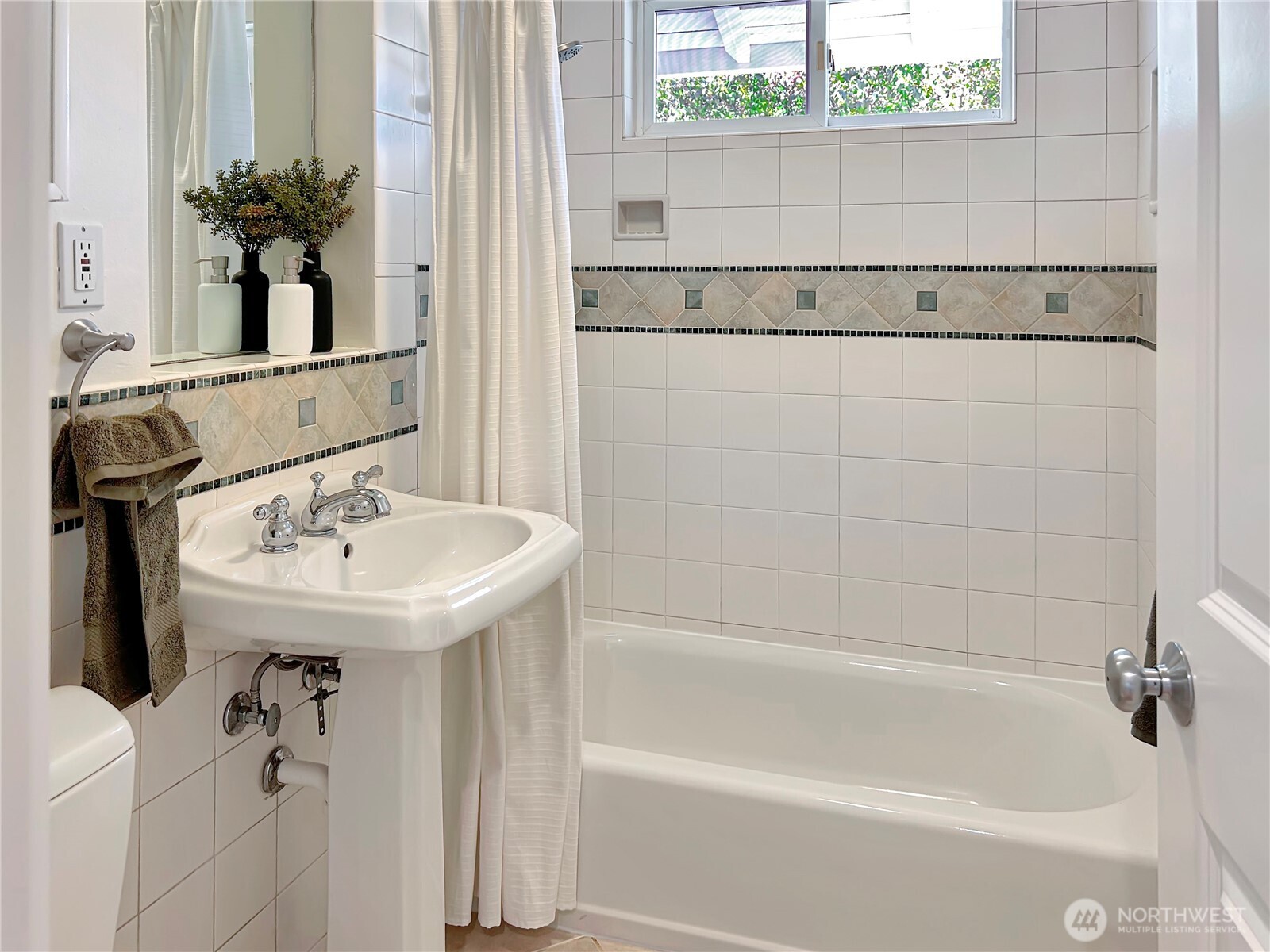 411 10th Avenue Property Photo 18