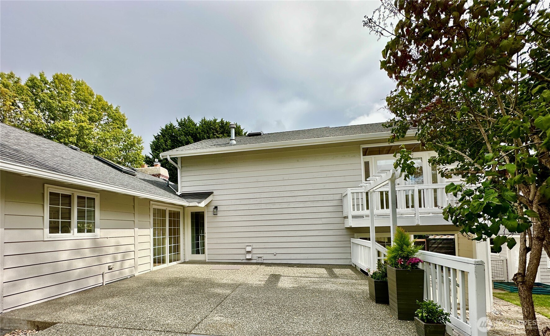 411 10th Avenue Property Photo 33