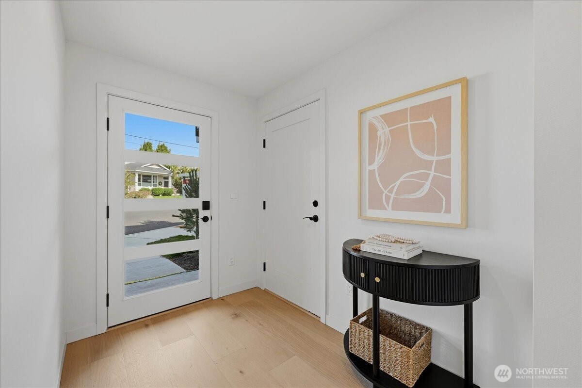 306 Daley Street Property Photo 3