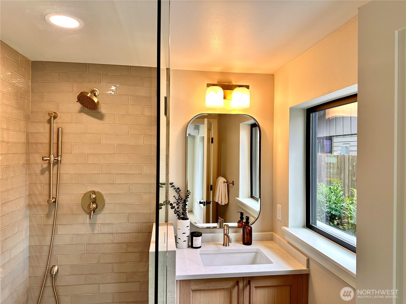 306 Daley Street Property Photo 5