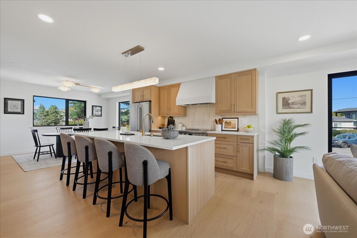 306 Daley Street Property Photo 11