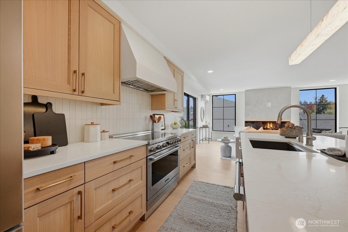 306 Daley Street Property Photo 13