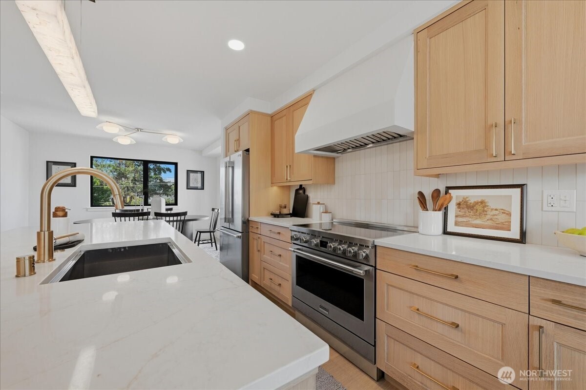 306 Daley Street Property Photo 14
