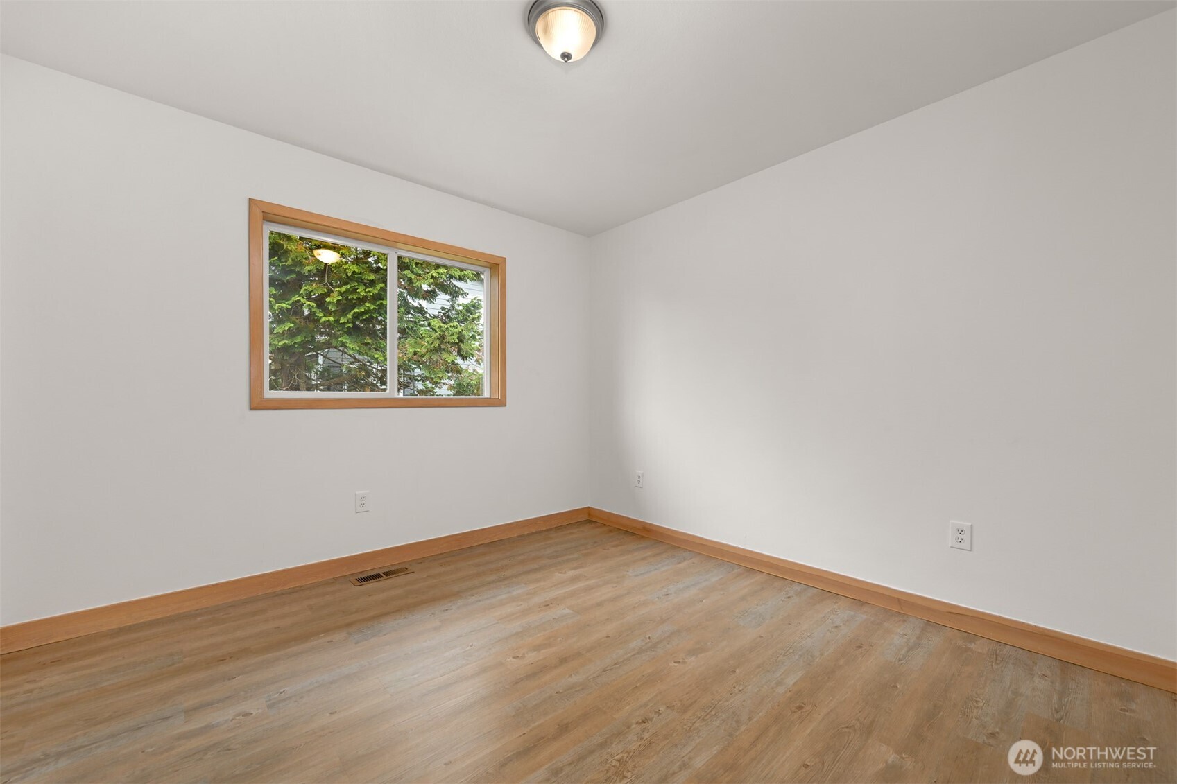 125 Greens Lane Property Photo 18