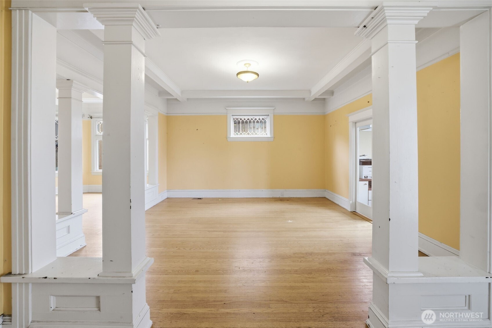 6238 Woodlawn Avenue Property Photo 6