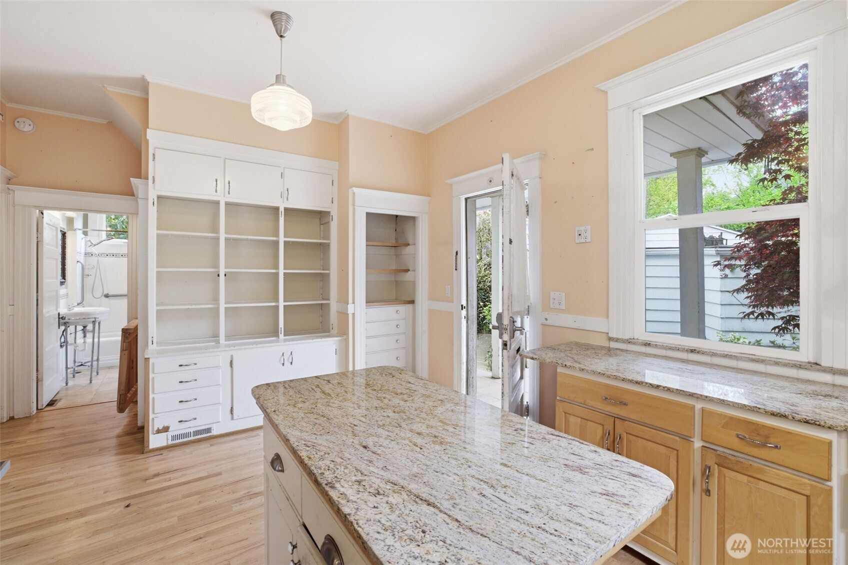 6238 Woodlawn Avenue Property Photo 12
