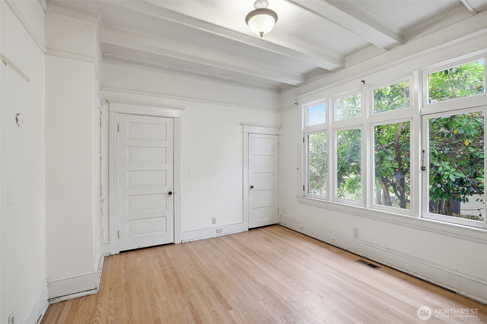 6238 Woodlawn Avenue Property Photo 14