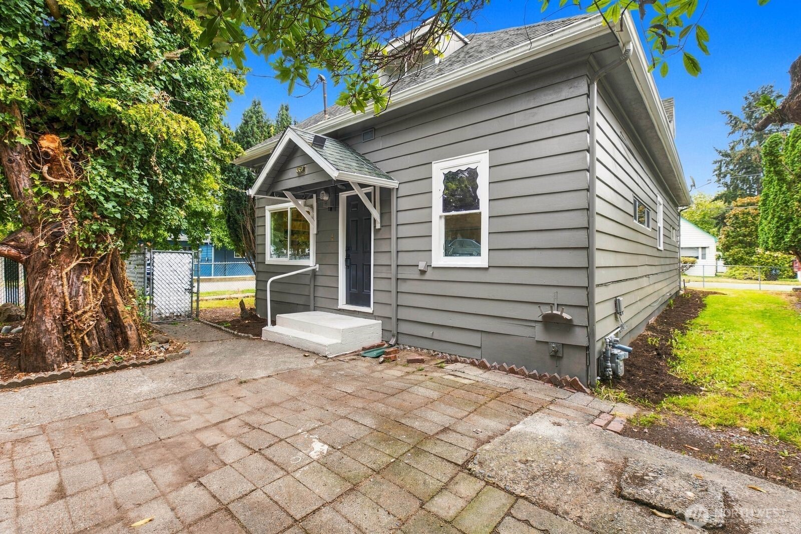 501 Smithers Avenue Property Photo 1