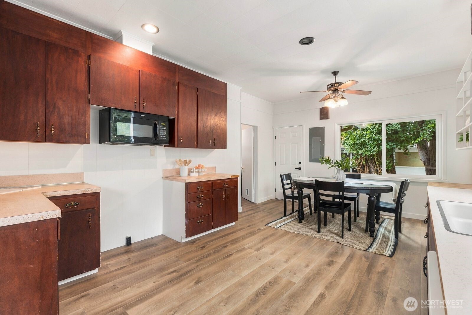 501 Smithers Avenue Property Photo 16