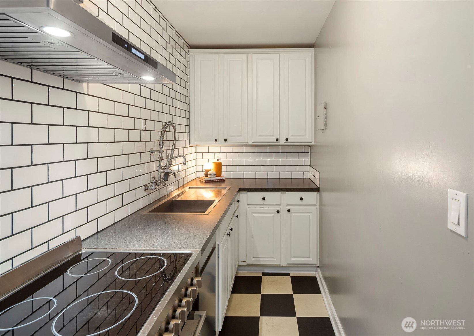 3121 Franklin Avenue 2 Property Photo 8