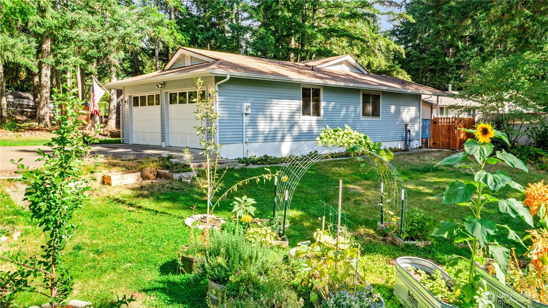91 Ne Rainier Place Property Photo 4