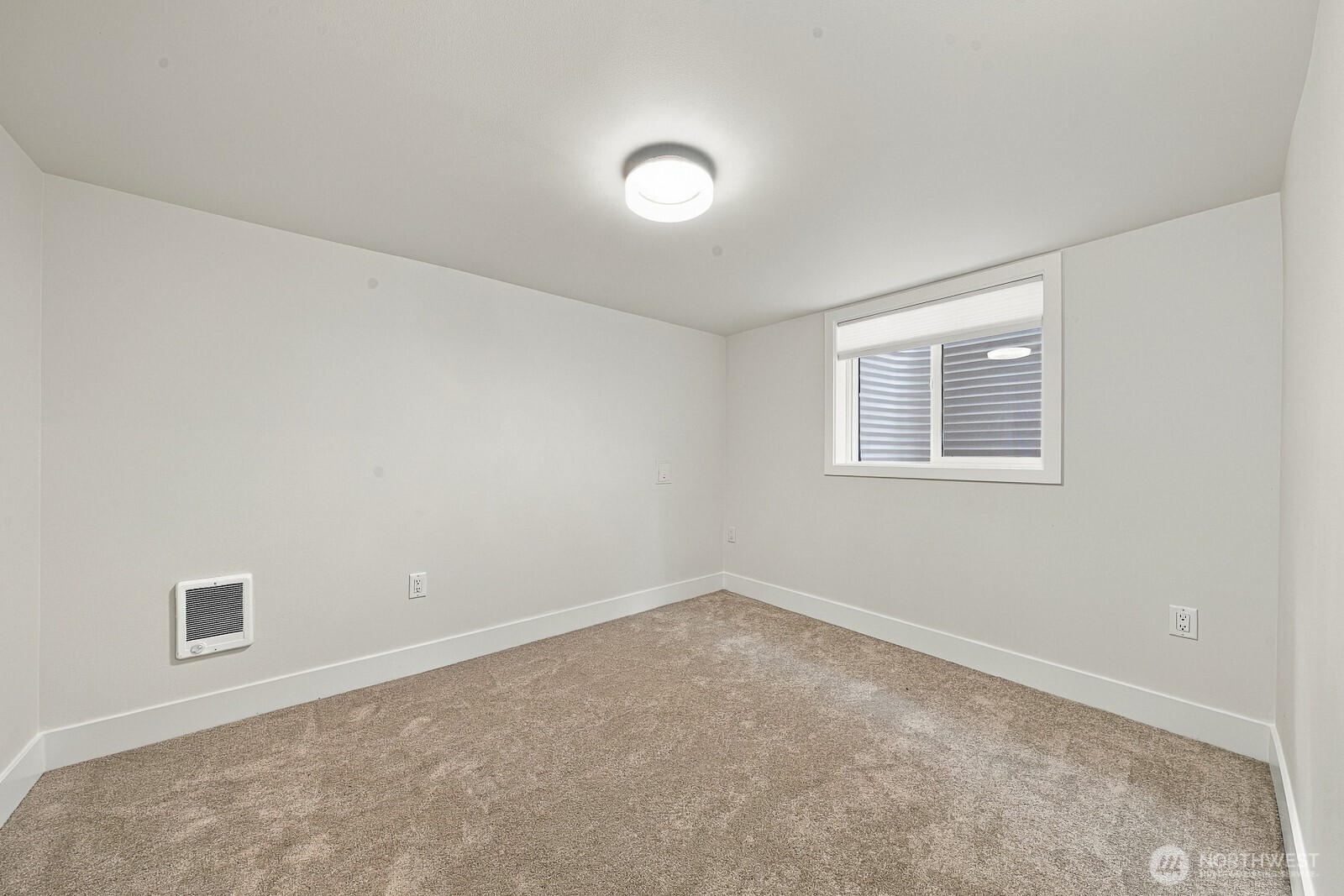 2303 Ne 95th St Street Property Photo 14