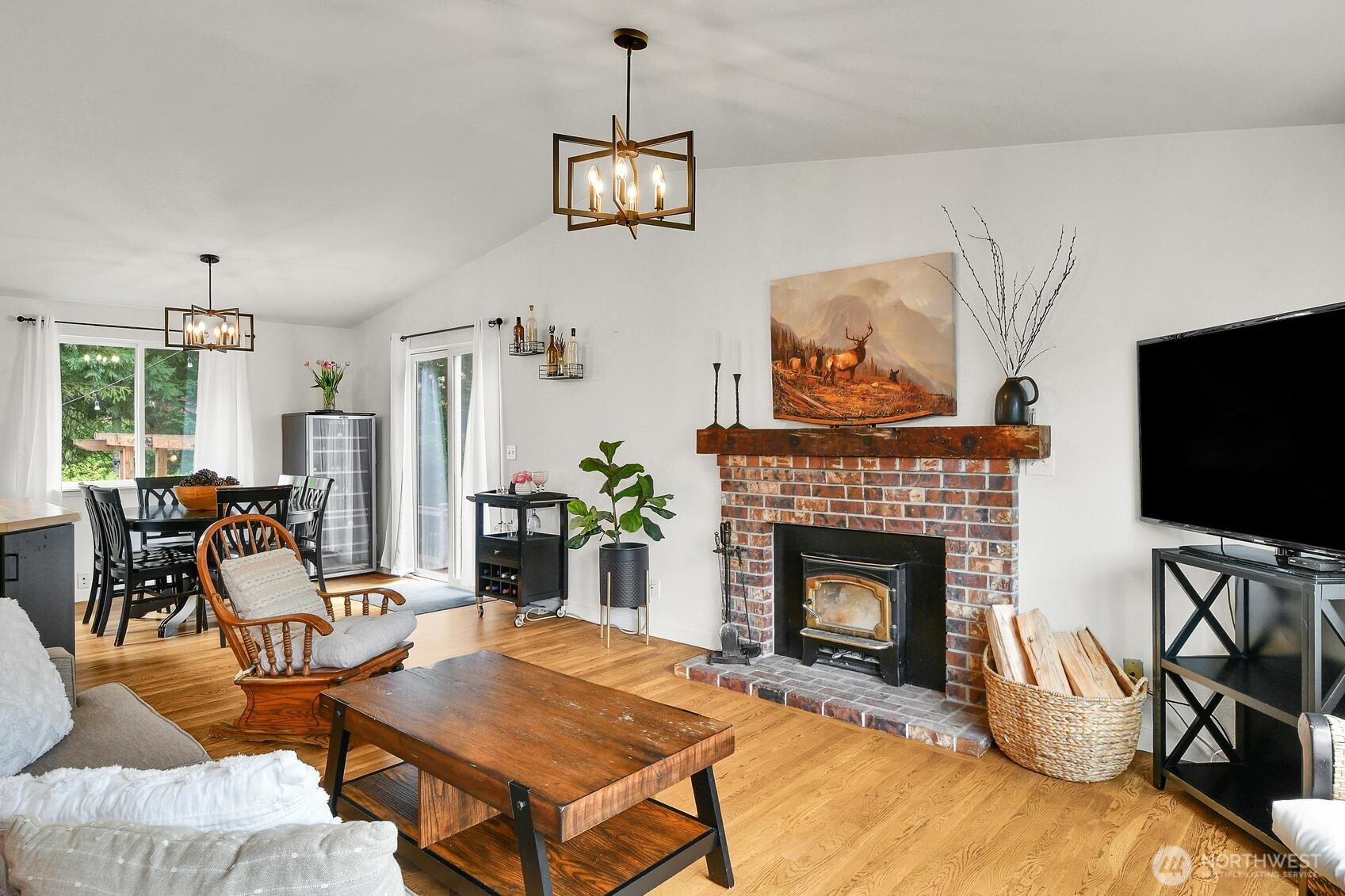 16226 2nd Place Property Photo 3