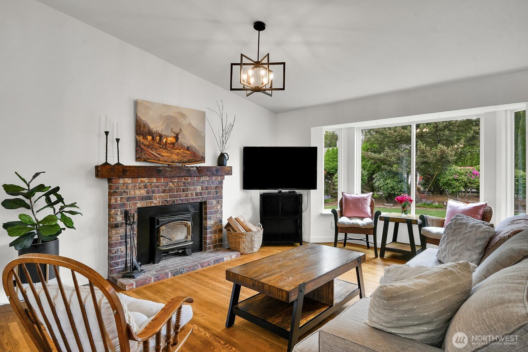 16226 2nd Place Property Photo 5