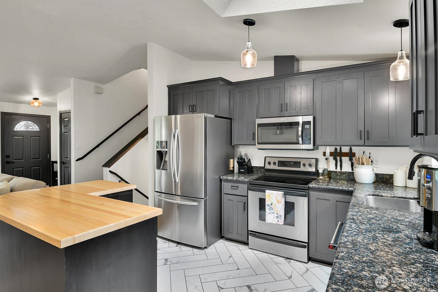 16226 2nd Place Property Photo 8