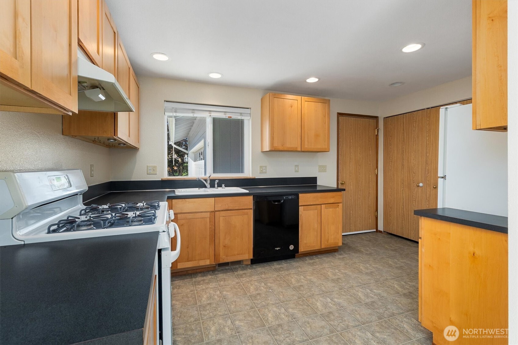 307 Solberg Street Property Photo 10