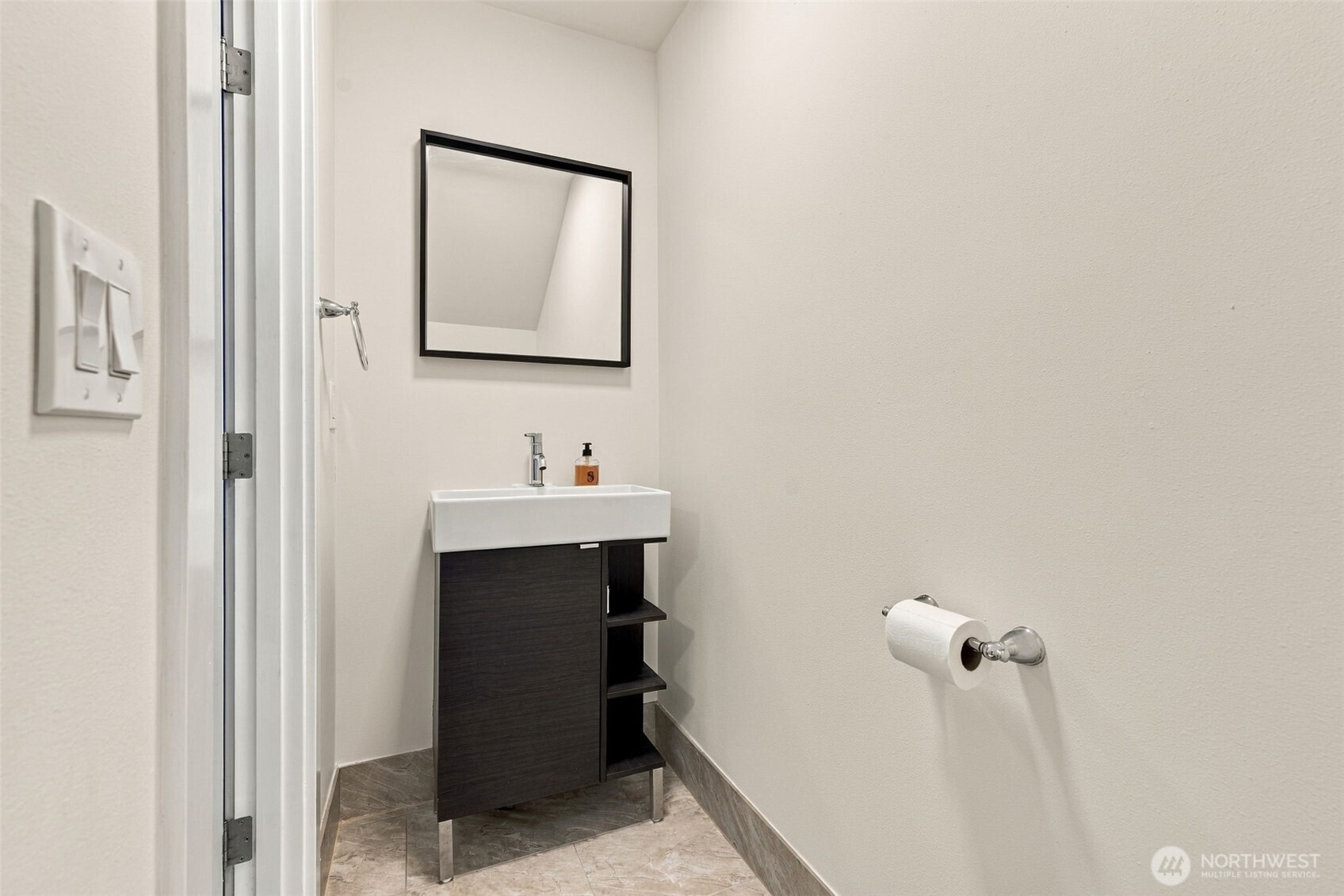8644 Delridge B Property Photo 10
