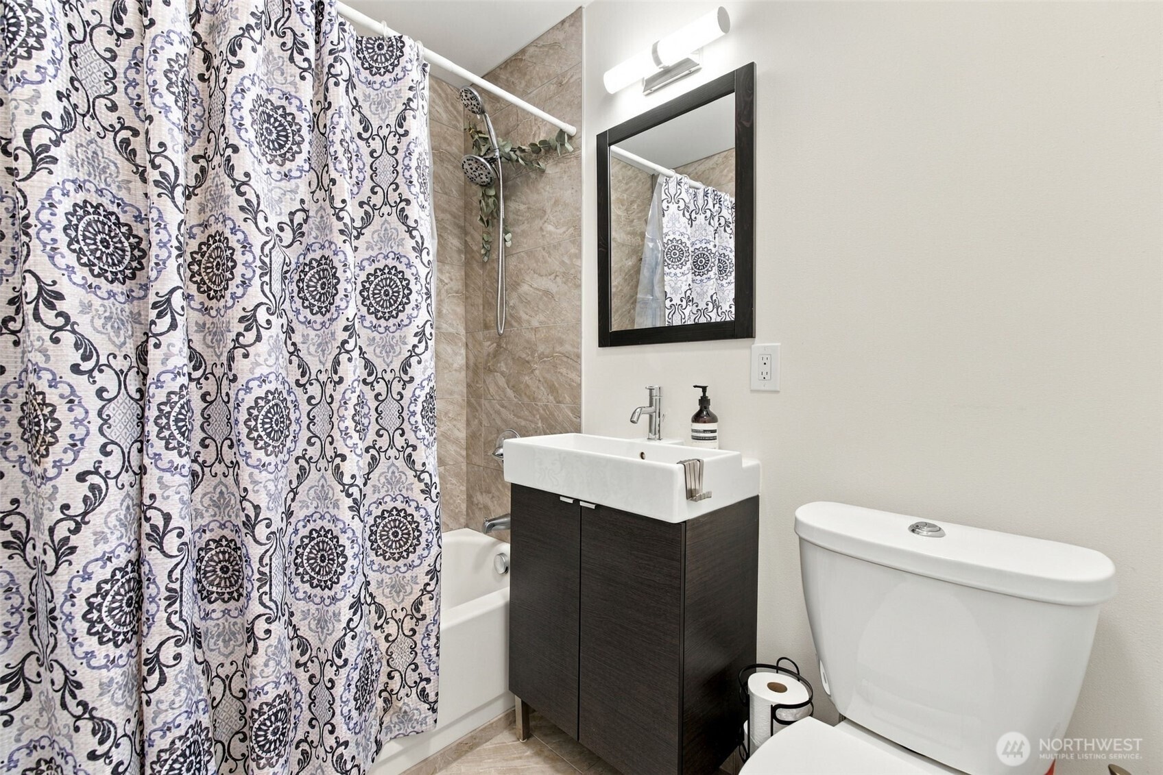 8644 Delridge B Property Photo 20