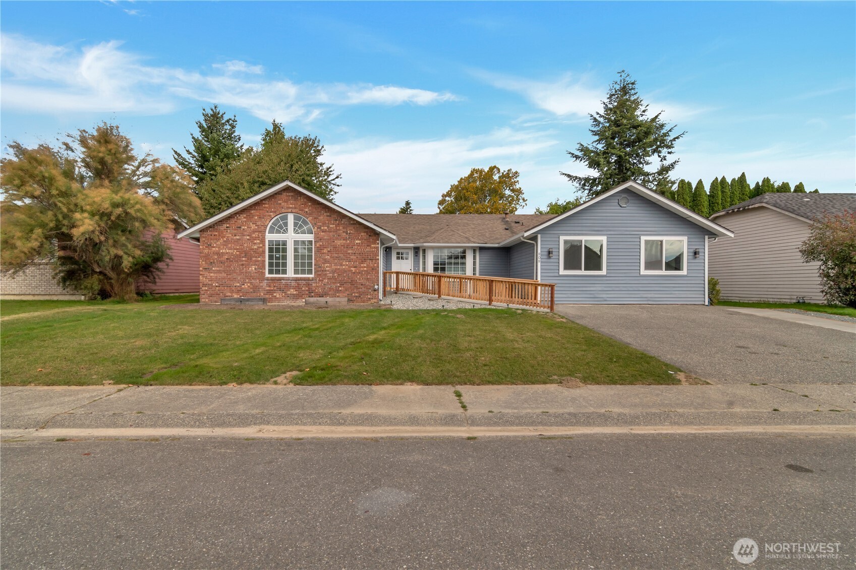 808 Sauk Mountain Drive Property Photo 1
