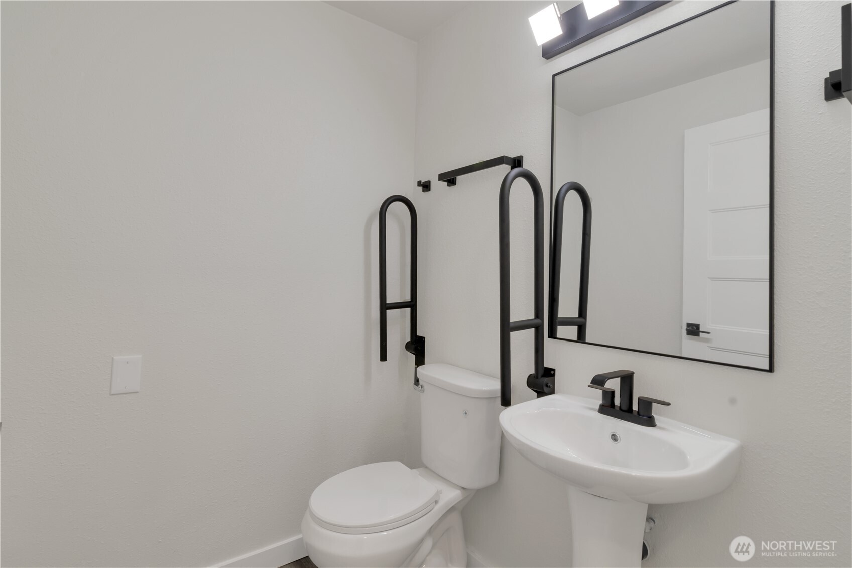 808 Sauk Mountain Drive Property Photo 28