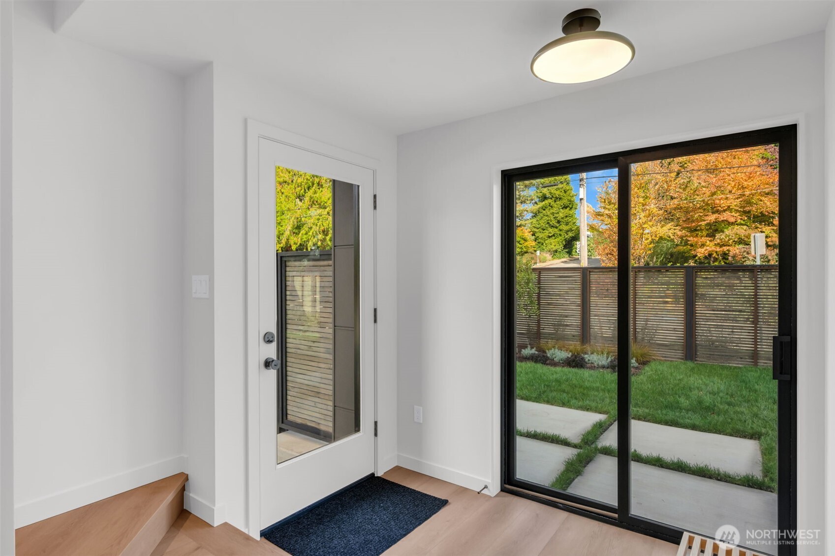 5201 S Holly Street Property Photo 4