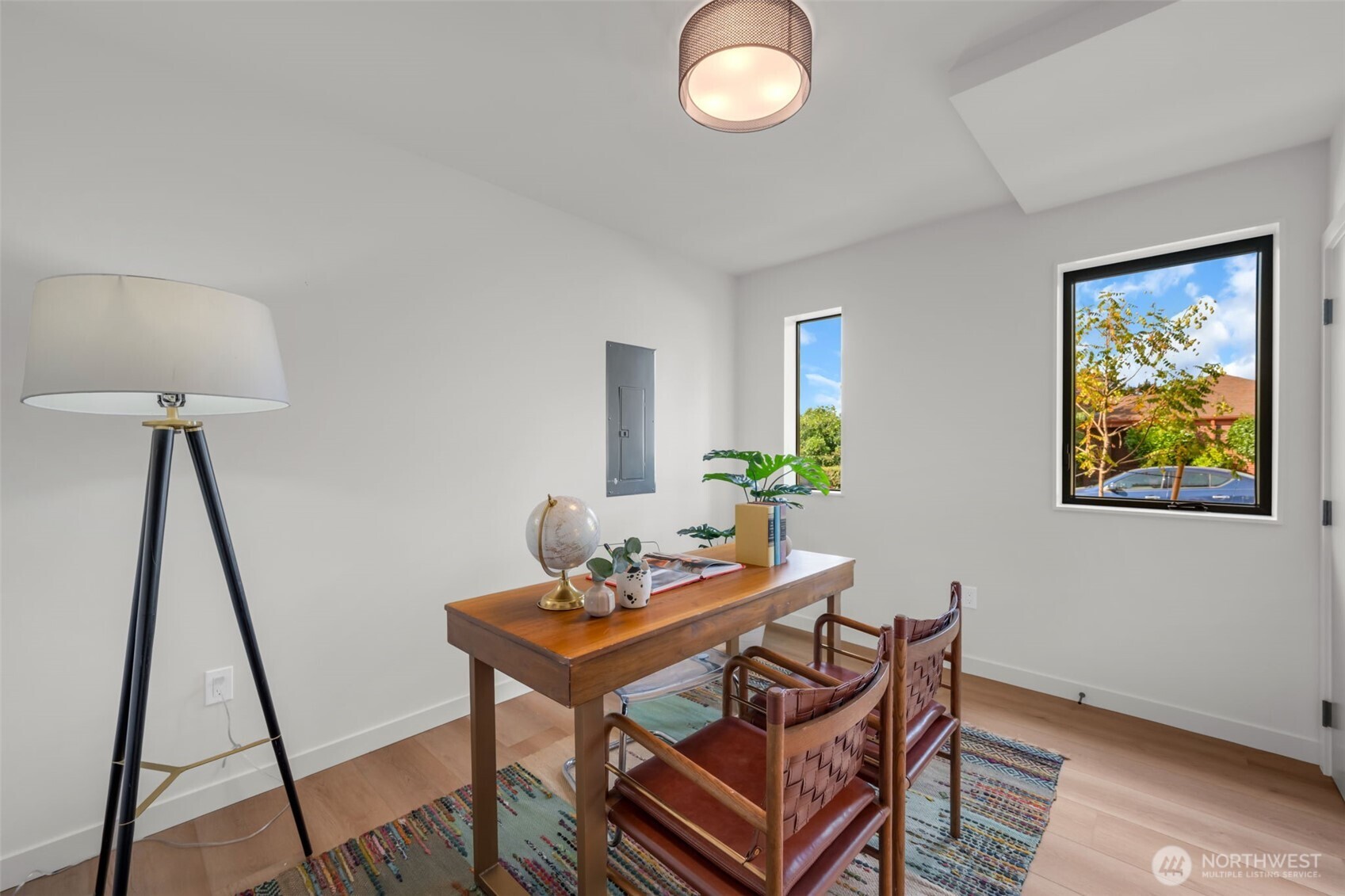 5201 S Holly Street Property Photo 5