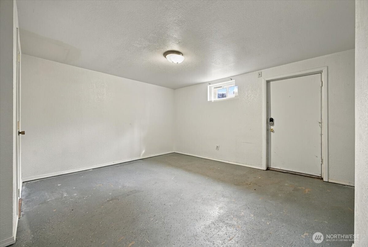 313 N Road 35 Property Photo 22