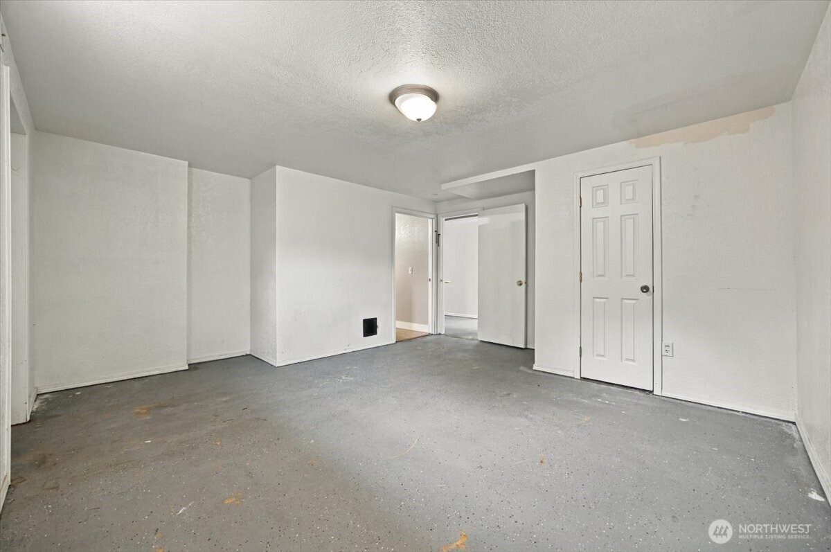 313 N Road 35 Property Photo 23