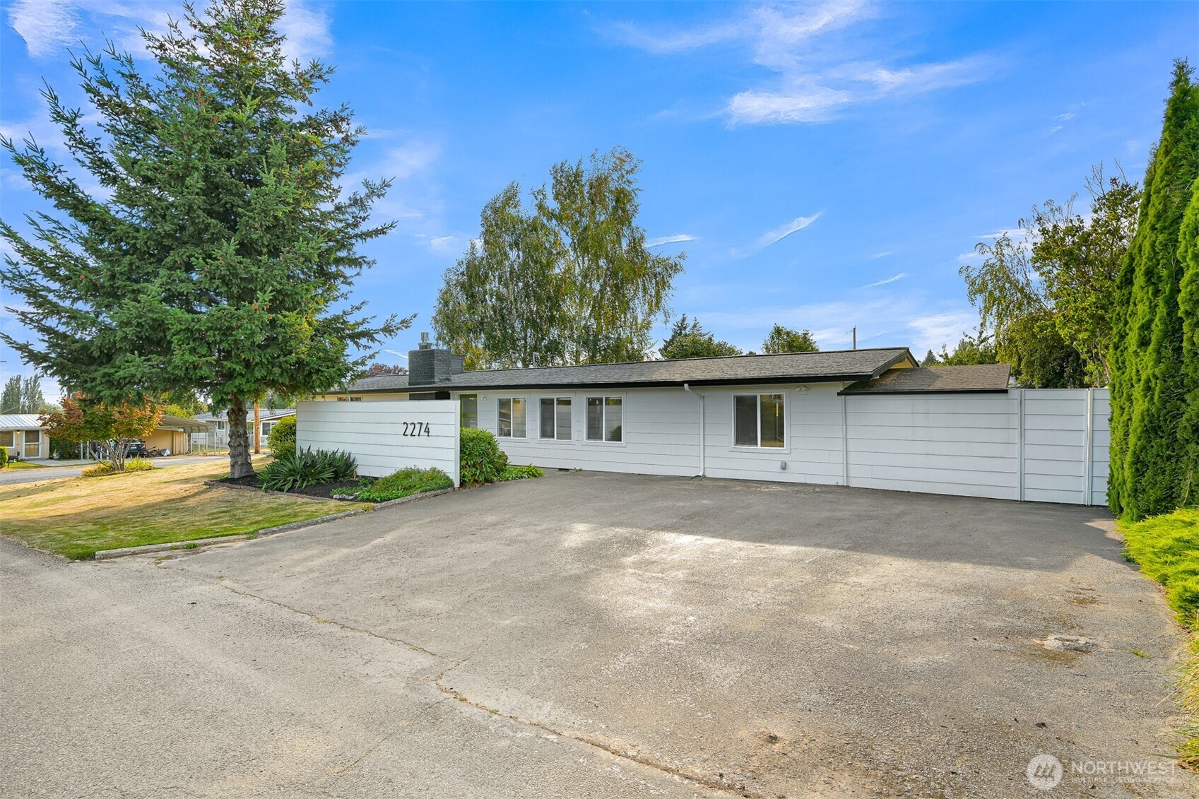 2274 Hawthorne Street Property Photo 2