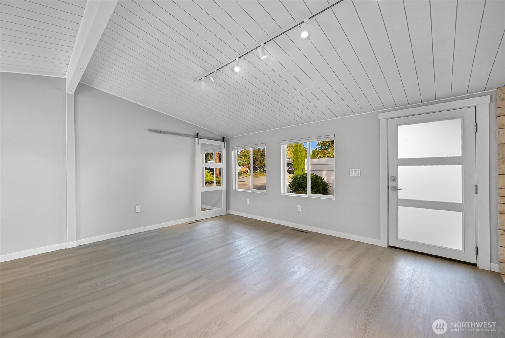 2274 Hawthorne Street Property Photo 5