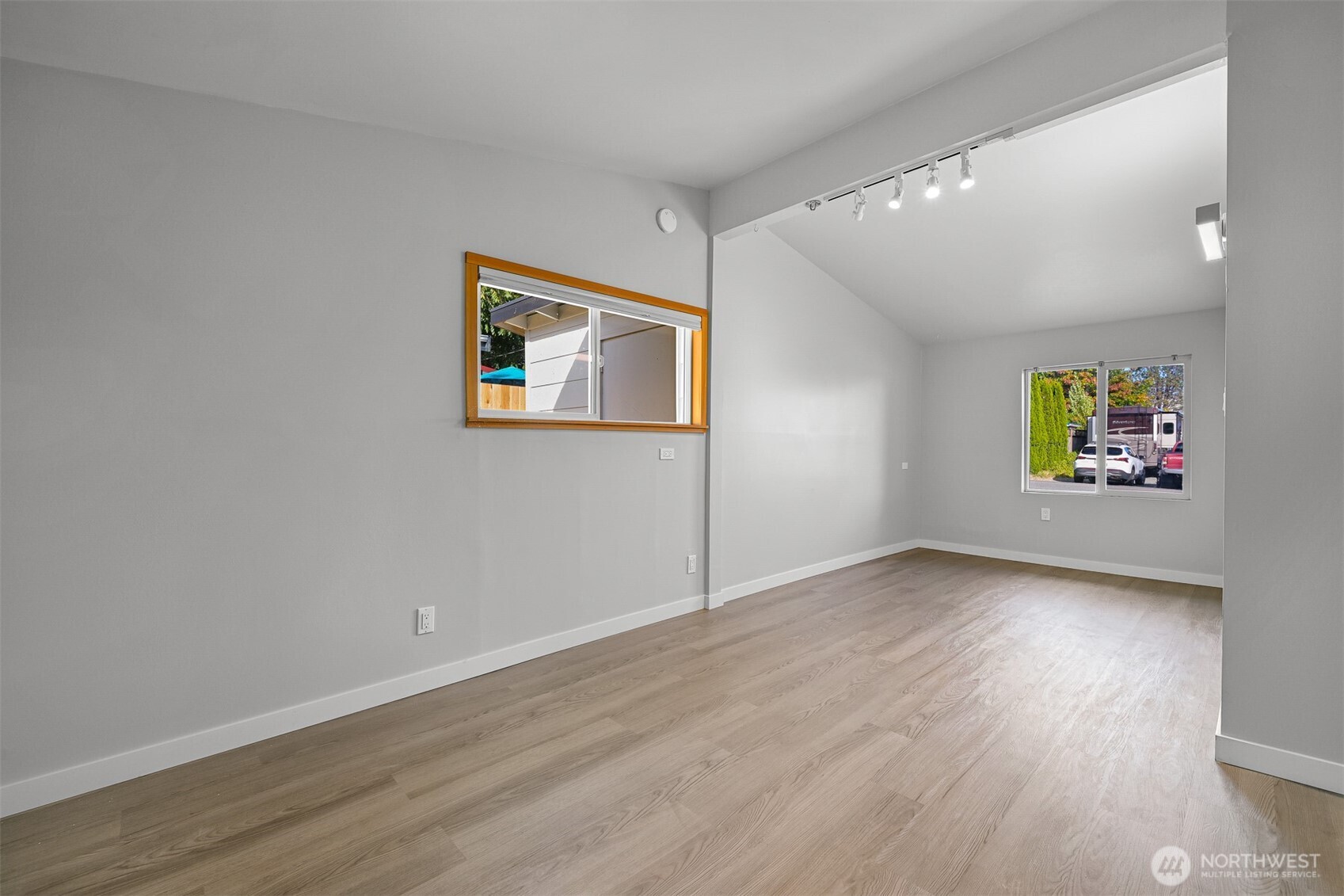 2274 Hawthorne Street Property Photo 17