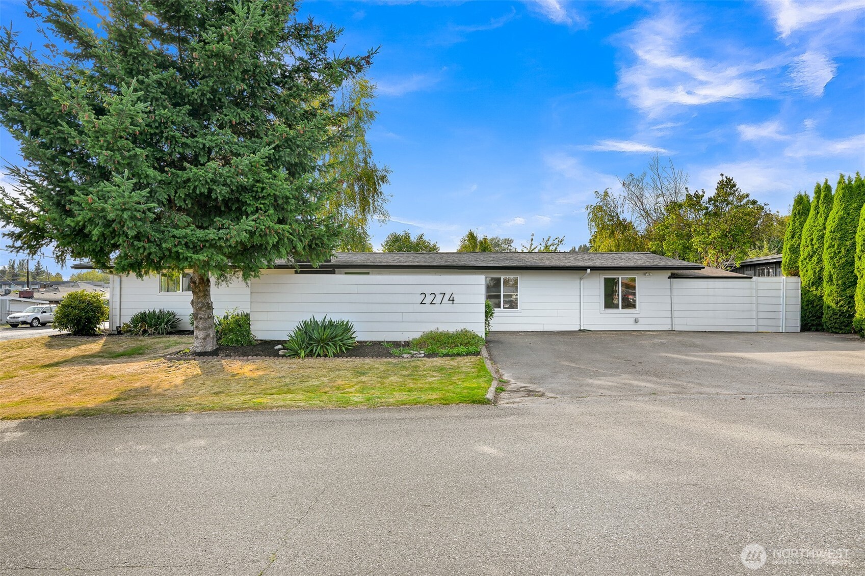 2274 Hawthorne Street Property Photo 32