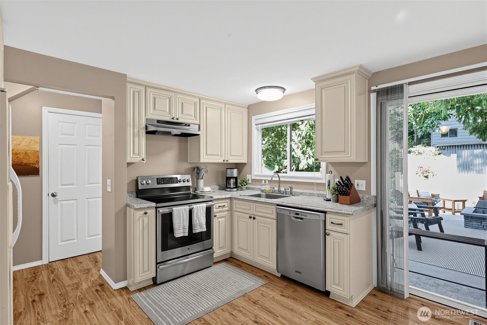 14627 57th Place Property Photo 4