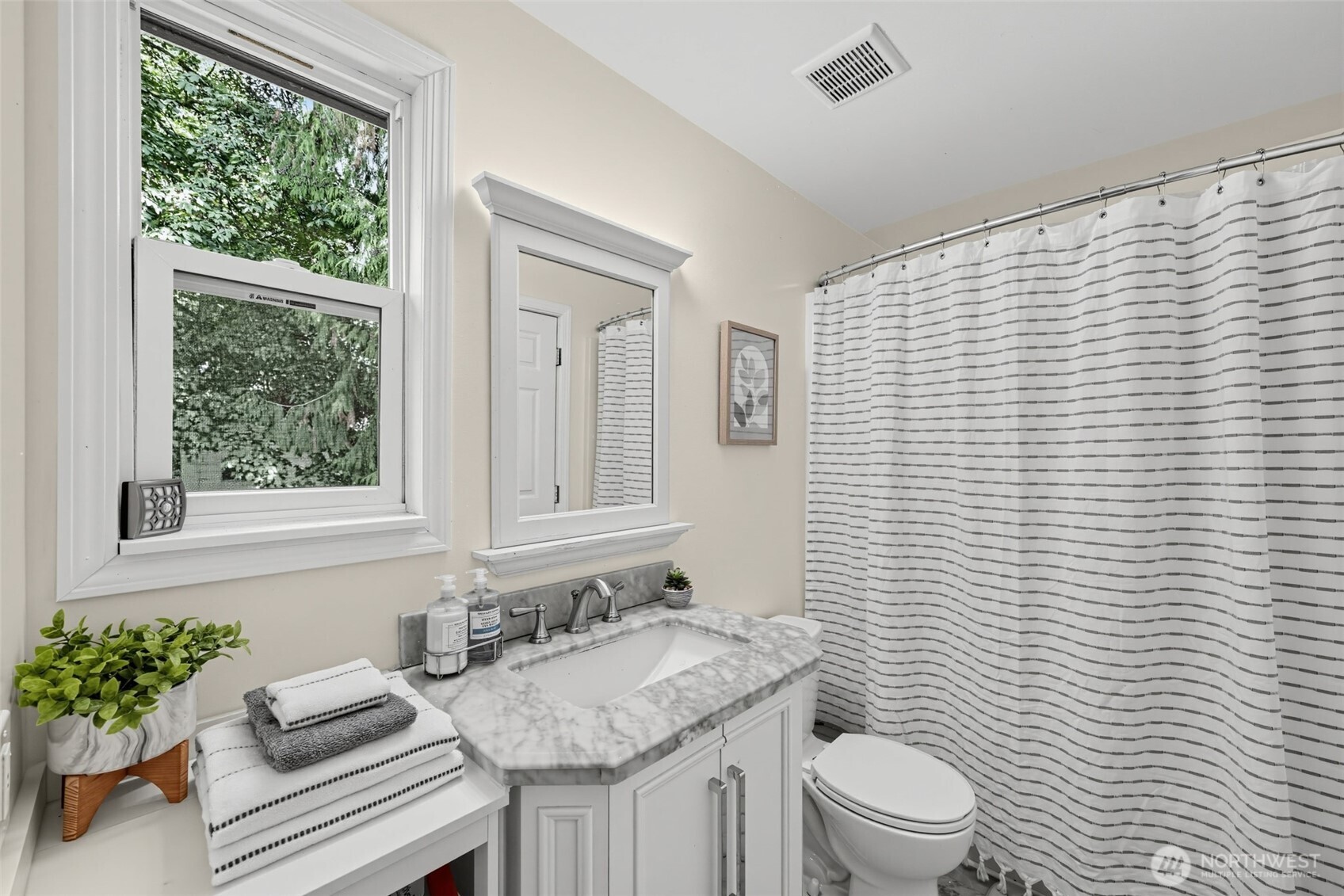 14627 57th Place Property Photo 11