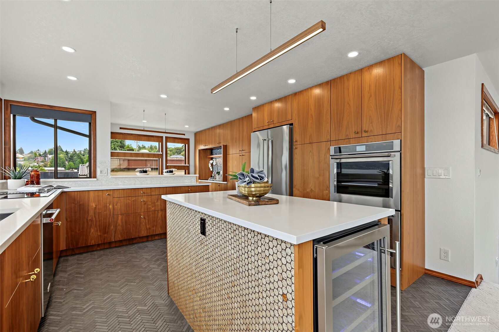 9846 Rainier Avenue Property Photo 10