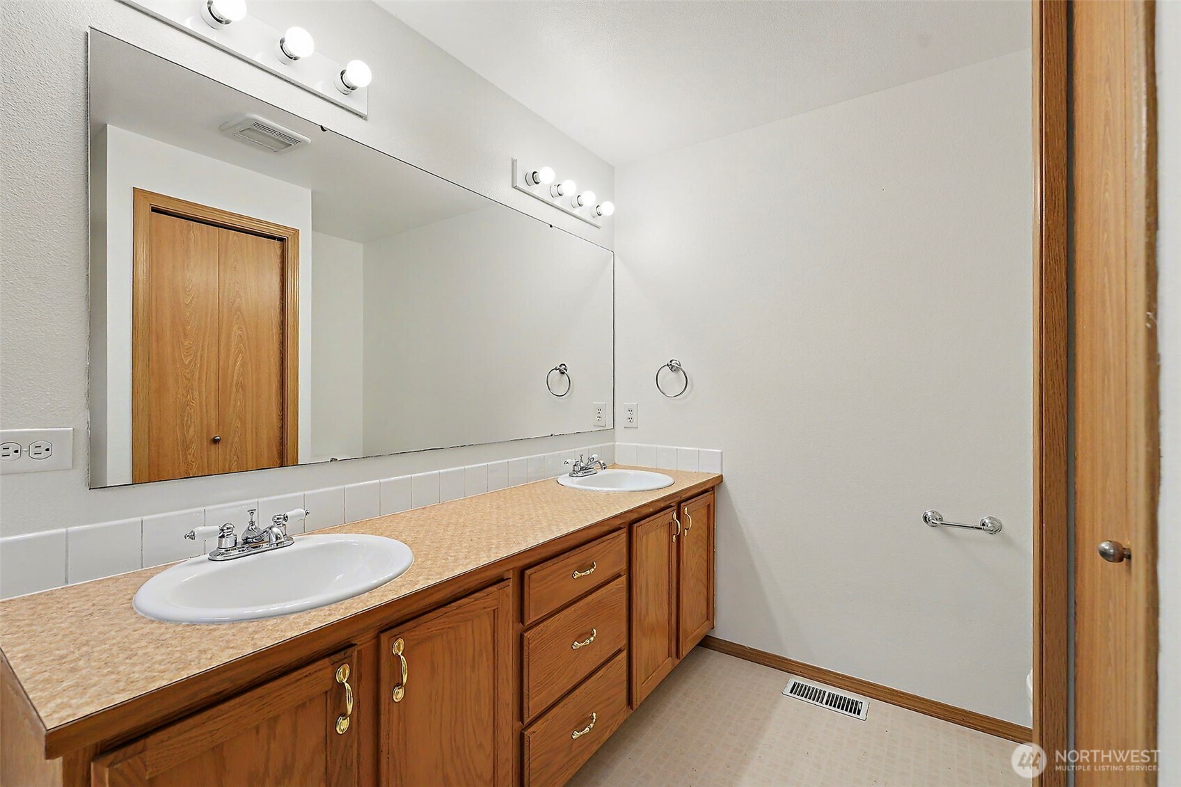 3011 12th Street Pl Property Photo 24