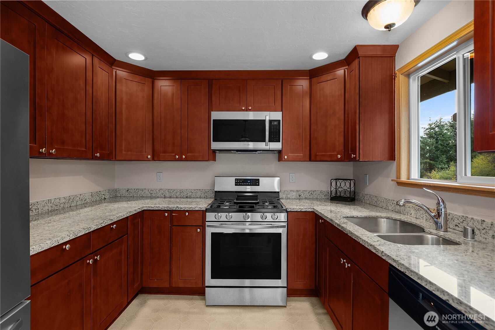 11 E Alder Place Property Photo 6