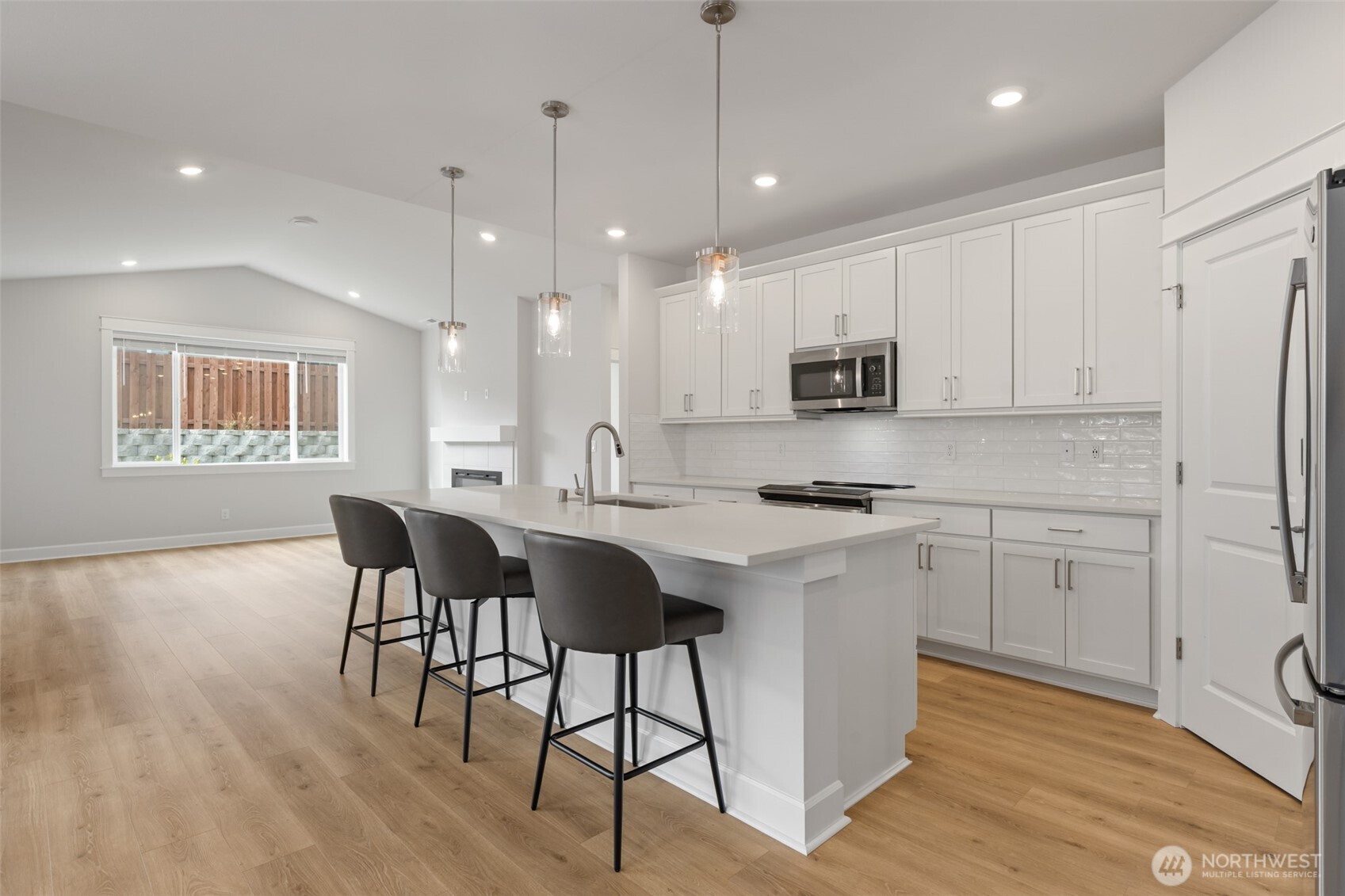 2631 Acer Loop Property Photo 6