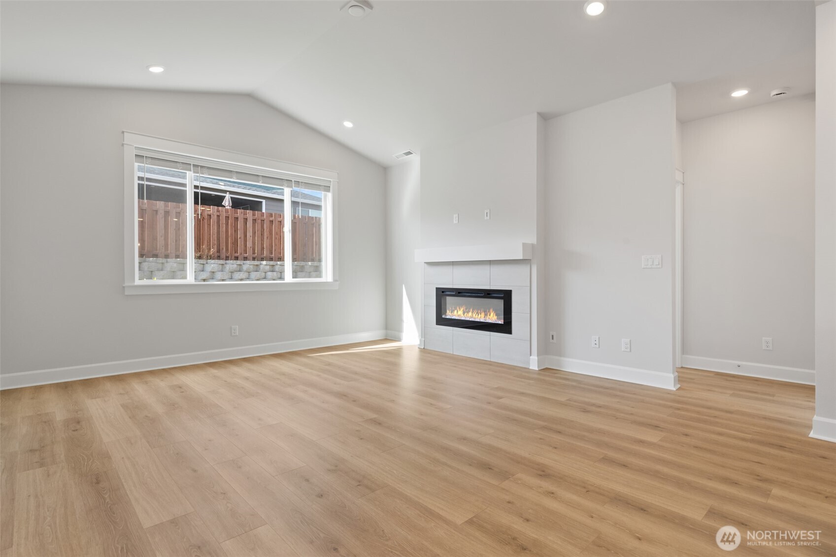 2631 Acer Loop Property Photo 9