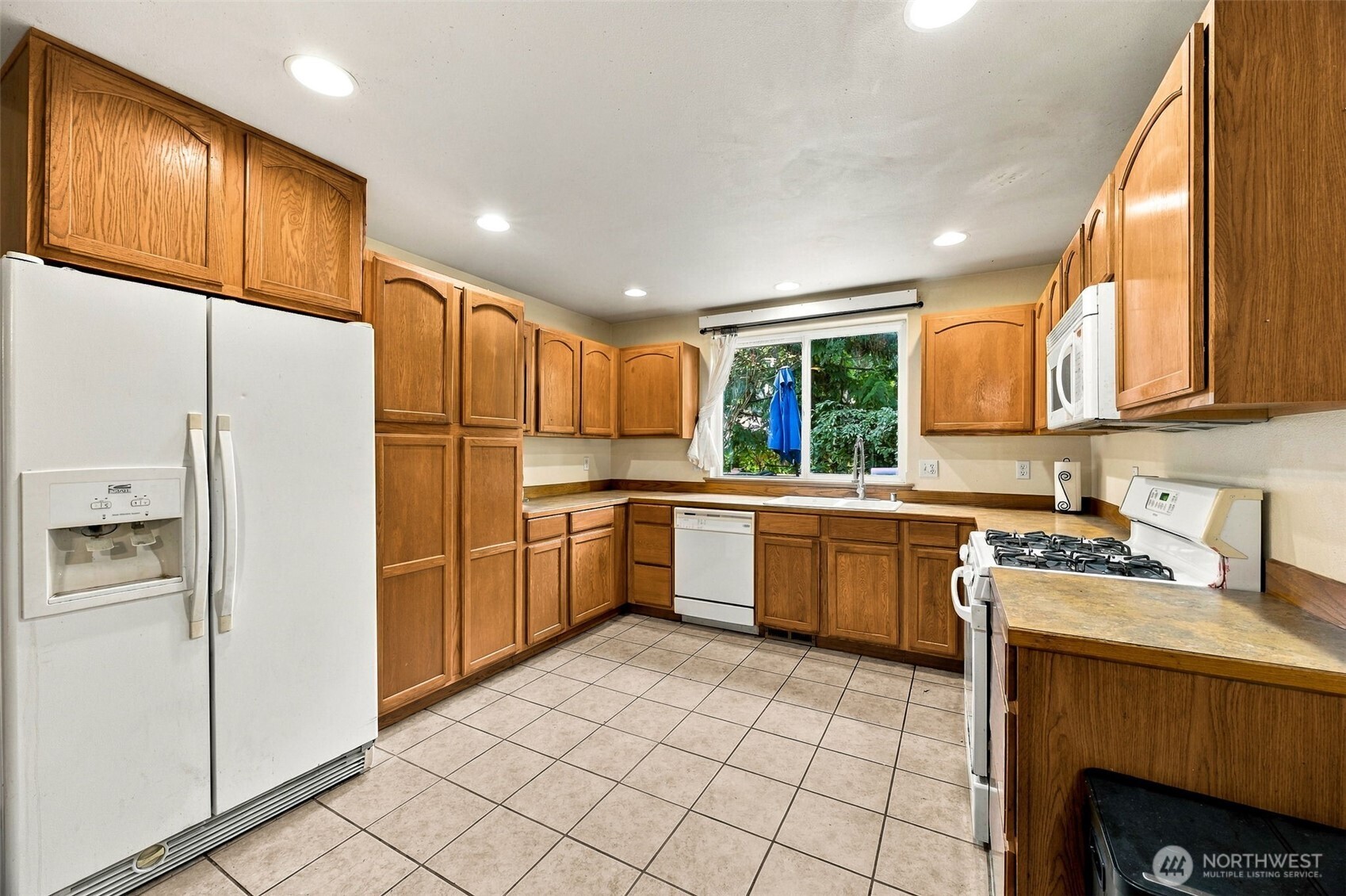 18230 Suncrest Court Property Photo 5