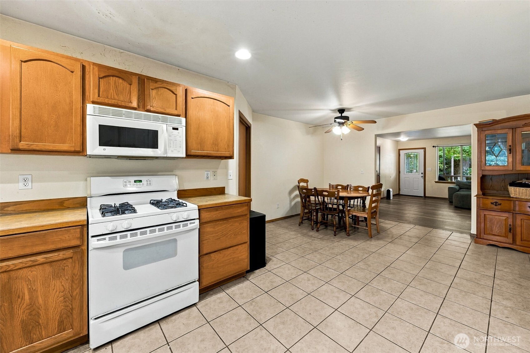 18230 Suncrest Court Property Photo 6