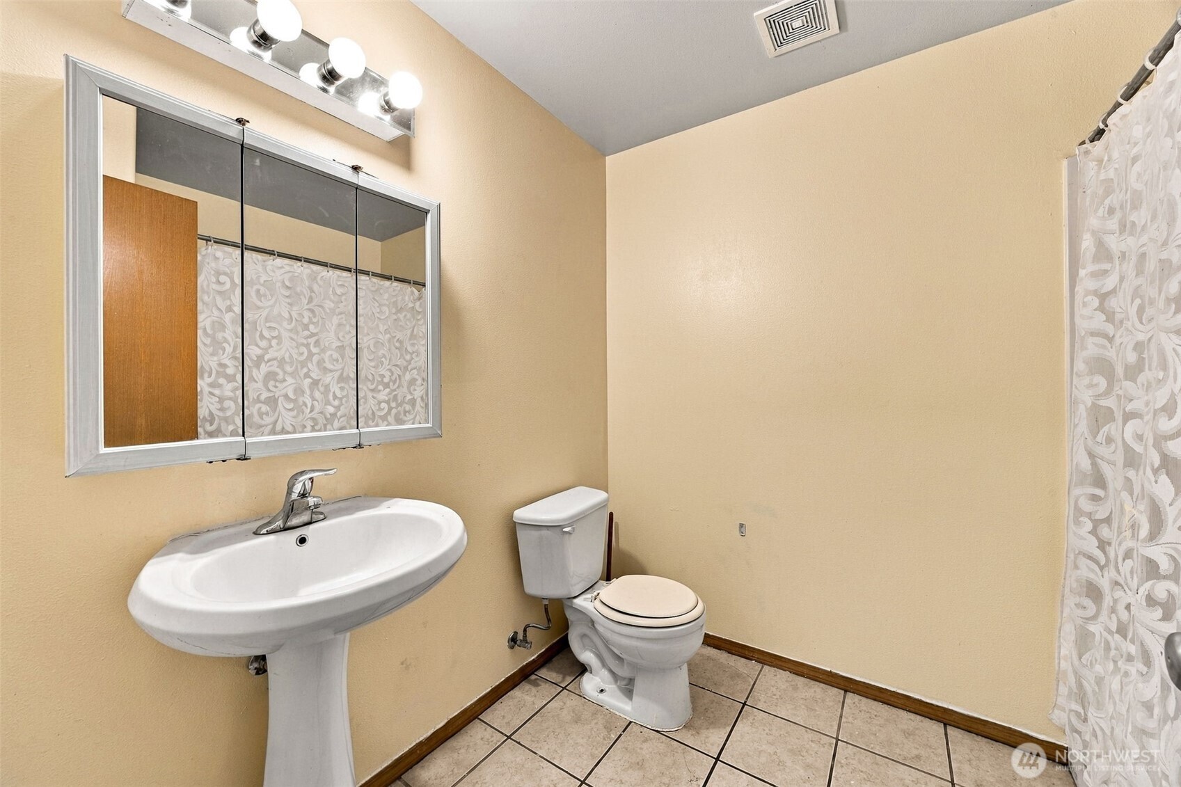 18230 Suncrest Court Property Photo 12