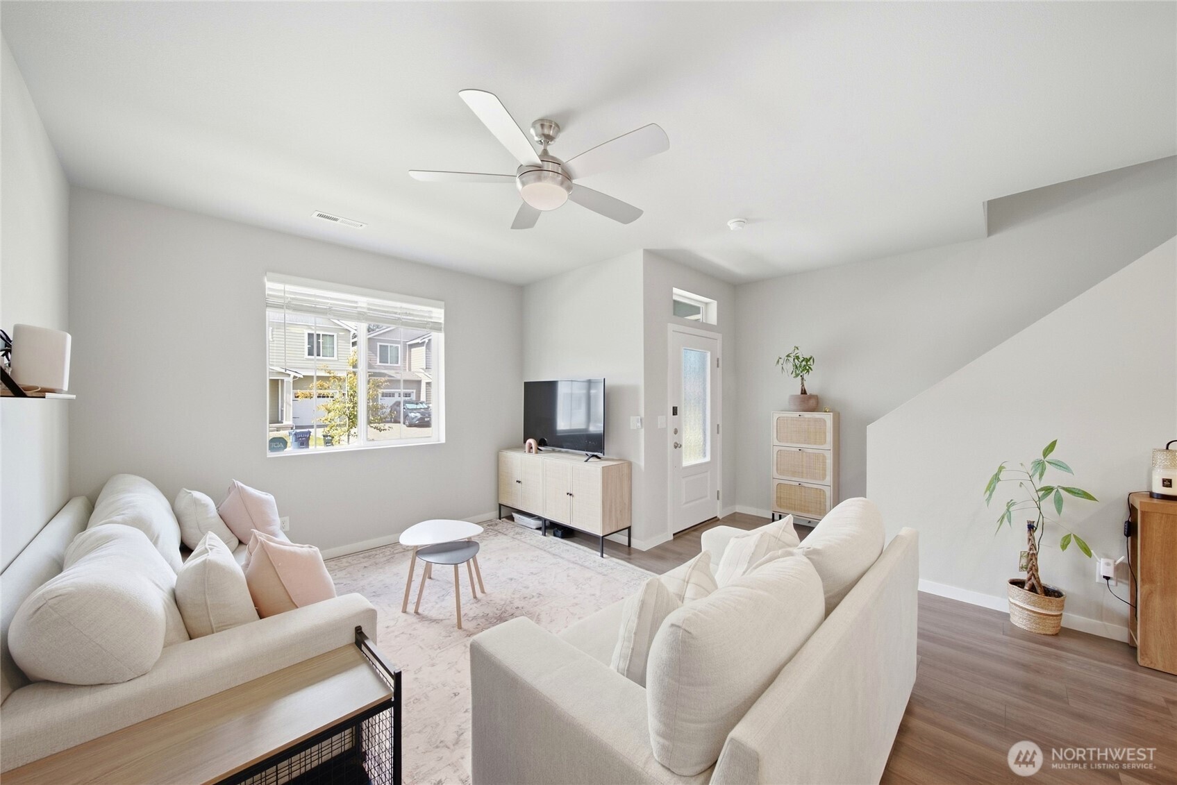 5207 E M Street Property Photo 8