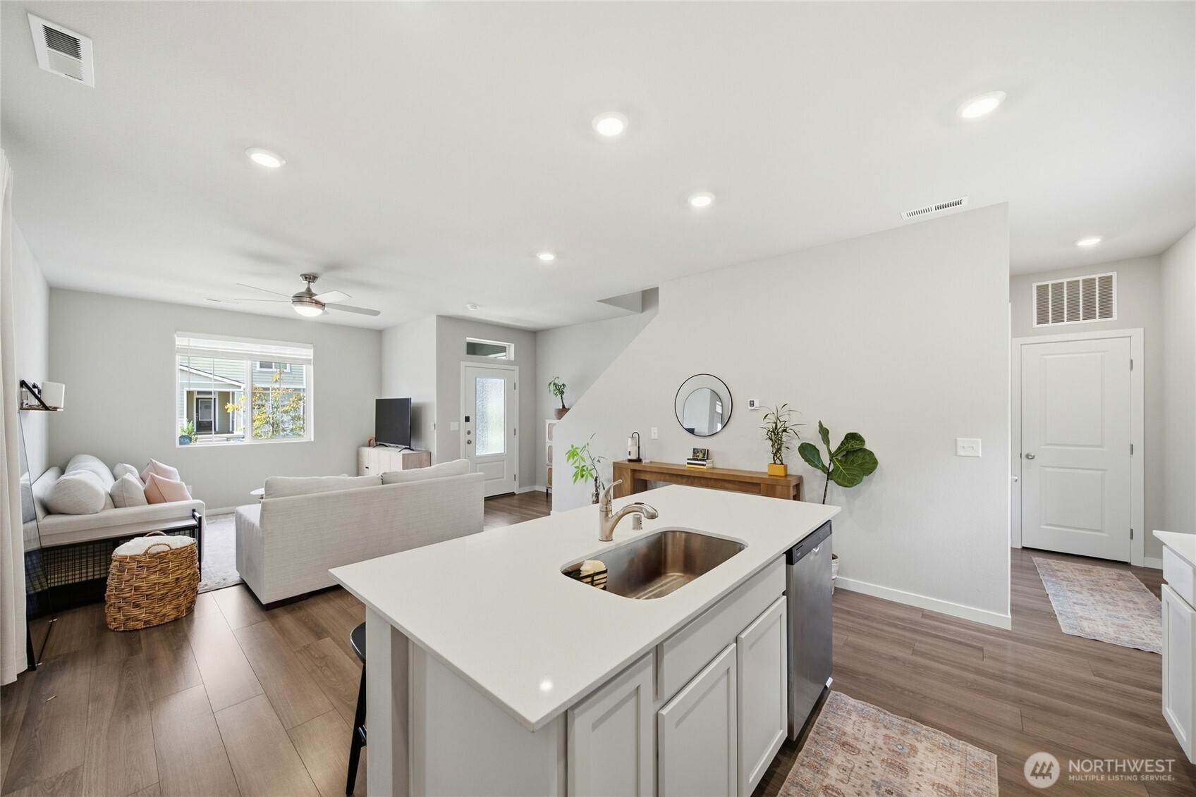 5207 E M Street Property Photo 11