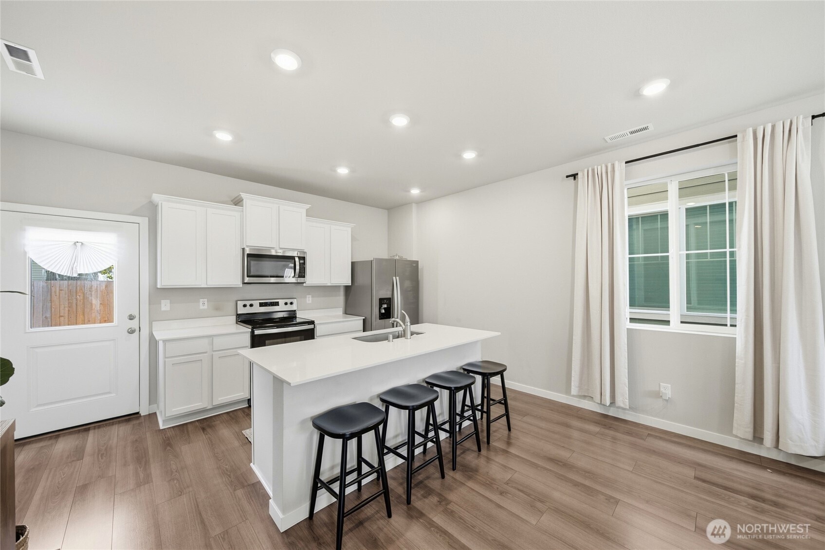 5207 E M Street Property Photo 15